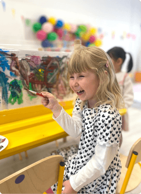 zdjecie13 Holistyczna edukacja w przedszkolu Warszawa Włochy – zajęcia plastyczne w Creative Mind School.