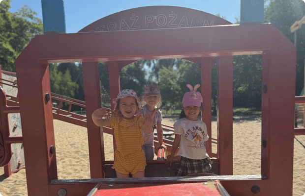 Prywatne przedszkole Warszawa Włochy – bezpieczna opieka i radosne dzieci w Creative Mind School.