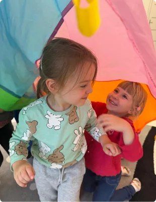 Prywatne przedszkole Warszawa Włochy – bezpieczna opieka i radosne dzieci w Creative Mind School. bakalarska3