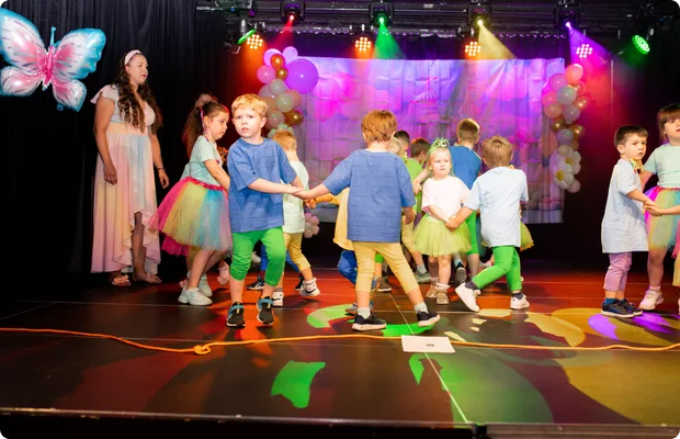 Prywatne przedszkole Warszawa Włochy – bezpieczna opieka i radosne dzieci w Creative Mind School.