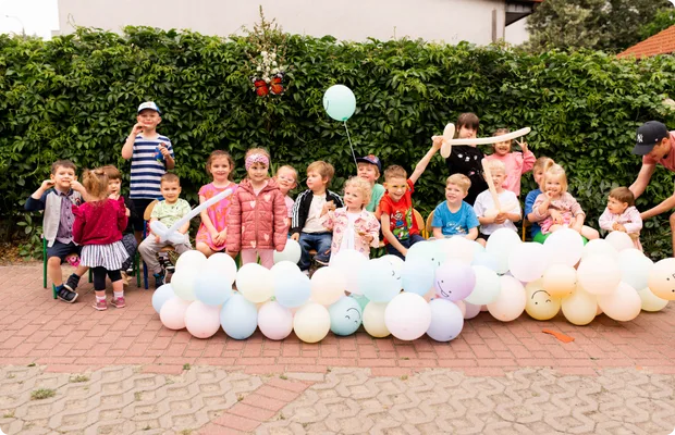 Prywatne przedszkole Warszawa Włochy – bezpieczna opieka i radosne dzieci w Creative Mind School.