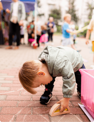 Prywatne przedszkole Warszawa Włochy – bezpieczna opieka i radosne dzieci w Creative Mind School.