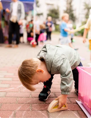 Prywatne przedszkole Warszawa Włochy – bezpieczna opieka i radosne dzieci w Creative Mind School.