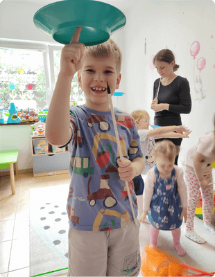 Prywatne przedszkole Piaseczno – bezpieczna opieka i radosne dzieci w Creative Mind School.